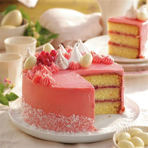 Ilustración de un pastel de fresa y coco decorado