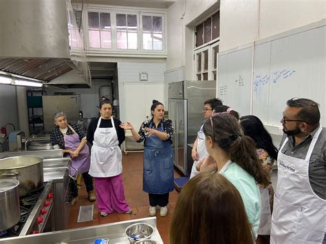 Fotografía de una clase presencial de cocina con Thermomix en una delegación