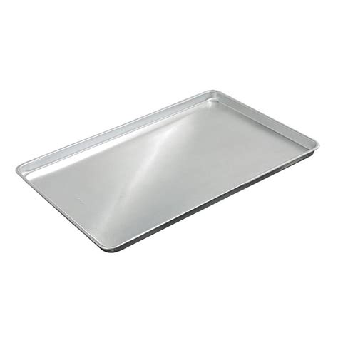 Fotografía detallada de una bandeja de aluminio profesional de 65x65 cm mostrando su acabado y resistencia al calor