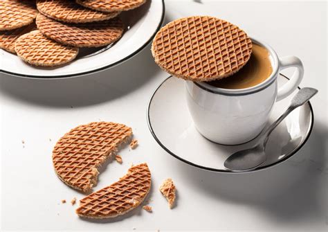 Infographic showing the ingredients for stroopwafels