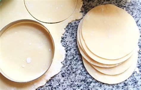 Discos de masa estirados y cortados