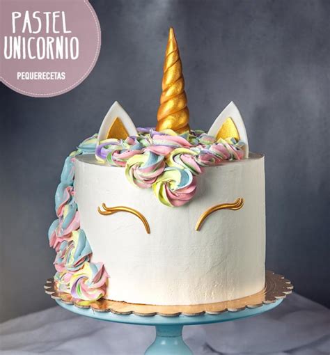 Ingredientes básicos para una tarta unicornio: bizcocho, buttercream, colorantes y fondant para detalles.