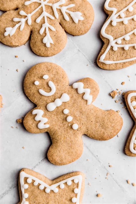 Galletas de jengibre con forma de Jengi, decoradas