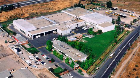 Foto de la fachada de la fábrica de Cecinas Bavaria en Paine, Chile