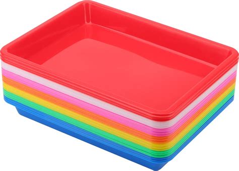 Bandejas de plástico de diferentes formas y colores