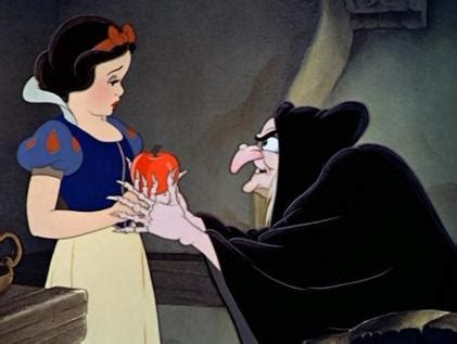 Ilustración de Blancanieves mordiendo la manzana envenenada ofrecida por la madrastra.