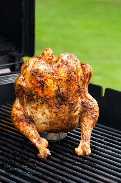 pollo a la parrilla con cerveza en lata