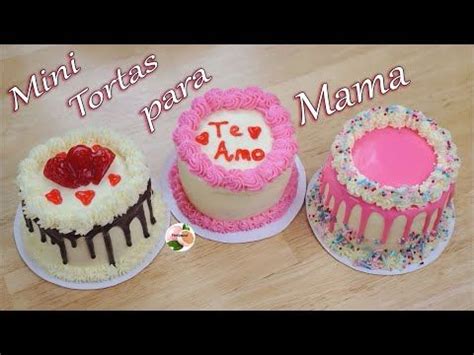 Proceso de montaje de mini tortas con capas de bizcocho y crema