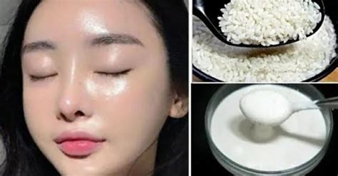 Mujer asiática aplicando mascarilla de harina de arroz en su rostro