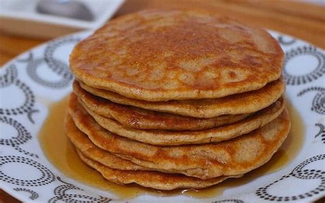 Torta de panqueques con harina integral en capas