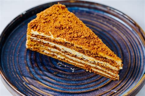 Vista en corte de una tarta con múltiples capas