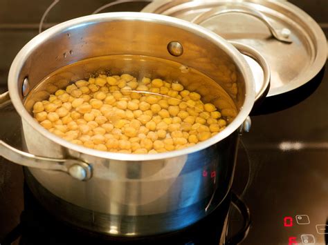 Esquema del proceso de cocción de garbanzos en olla tradicional