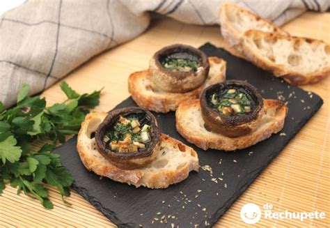champiñones gratinados al horno con queso derretido y perejil