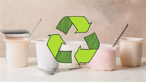 Ilustración paso a paso sobre cómo preparar un envase de yogur para el reciclaje.