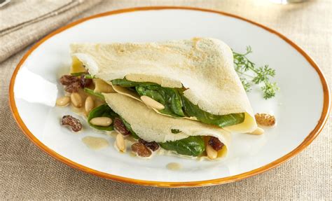 Crepe de espinacas fino y tierno, listo para ser rellenado.