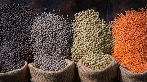 tabla comparativa de los diferentes tipos de lentejas, destacando su textura, tiempo de cocción y usos culinarios
