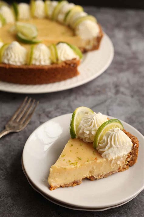 Foto de una Key Lime Pie tradicional decorada