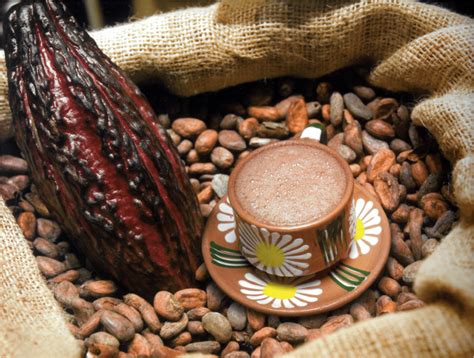 Representación de la preparación de cacao y maní en la antigua Mesoamérica