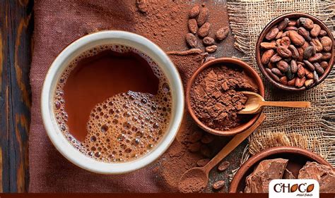 Temática de una bebida con cacao puro, destacando sus beneficios