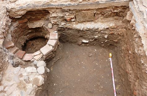 Infografía de la excavación arqueológica en La Garma A, mostrando la disposición de los hallazgos y las estructuras preservadas.