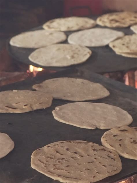 Tortillas doradas recién salidas del horno