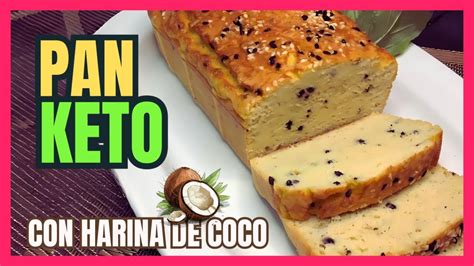 Pan keto de coco recién horneado