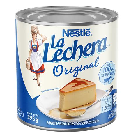 olla alta con lata de leche condensada y agua