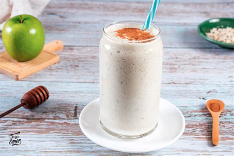 fotografía de un batido de manzana de agua