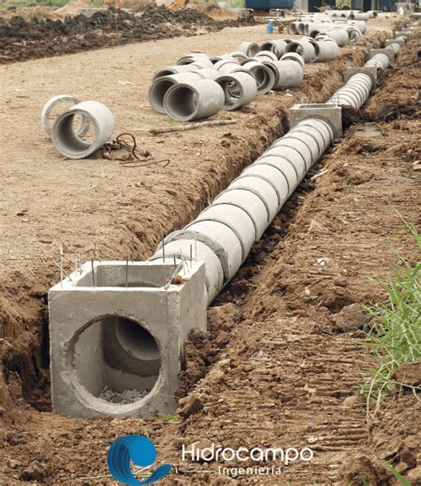 Esquema técnico de las placas de cocción y el sistema de drenaje de grasas de la parrilla eléctrica