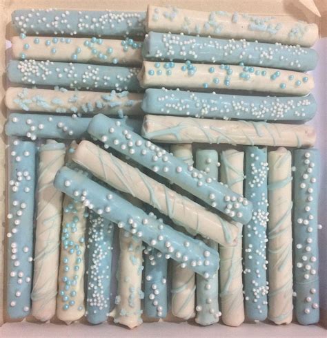 Alfajores de cuchufli decorados con láminas comestibles de Mario Bros