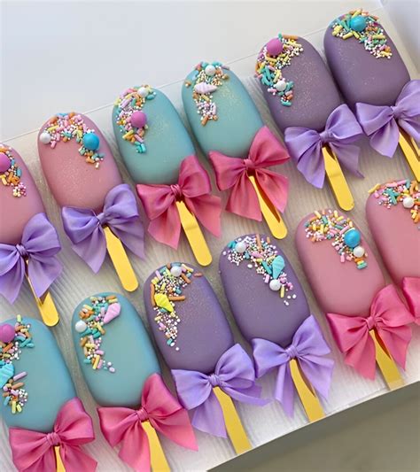 Cakesicles decorados con láminas comestibles de Mario Bros