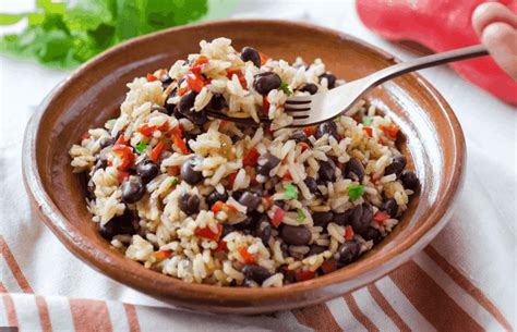 Fotografía de un plato de Gallo Pinto costarricense