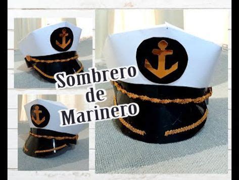 Diseño de un pastel temático de marinero con olas de buttercream y detalles de anclas y timones
