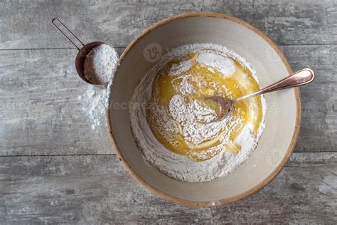 Esquema de los ingredientes básicos integrados en un tazón grande