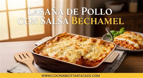 Lasaña verde de pollo recién horneada en una fuente