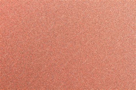 primer plano de un papel de lija con pigmento de pastel adherido