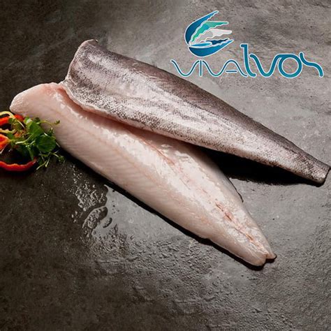 Merluza fresca entera lista para cocinar