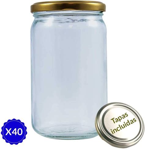 Variedad de botes de cristal esterilizados para conservas, con diferentes cierres.