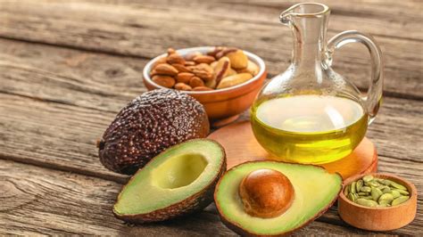 Aceite de oliva virgen extra y aguacate como fuentes de grasas saludables