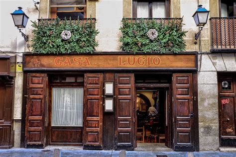 Ilustración histórica del restaurante Casa Lucio en Madrid