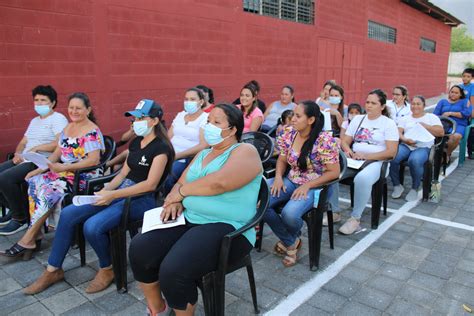 Fotografía: Mujeres participando en un programa de capacitación minera