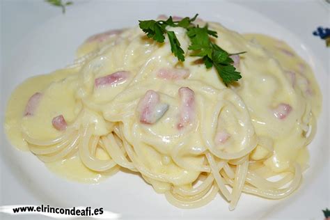 plato de pasta con salsa cuatro quesos