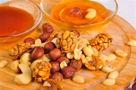 Ilustración de dulces antiguos con miel y frutos secos
