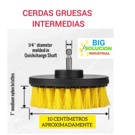 Ilustración de un cepillo de cerdas para taladro acoplado a un taladro eléctrico, mostrando su diseño y diferentes tipos de cerdas.