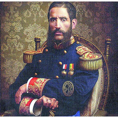 Foto de una vitrina con objetos personales y pertrechos bélicos de Andrés Avelino Cáceres