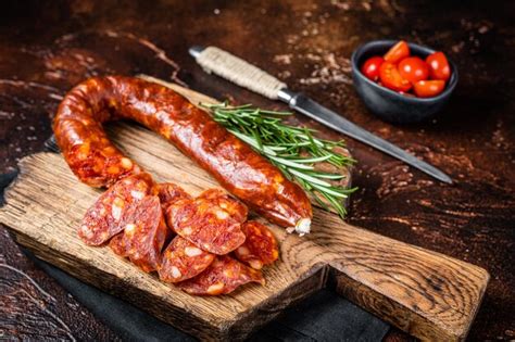 Plato de chorizo español curado
