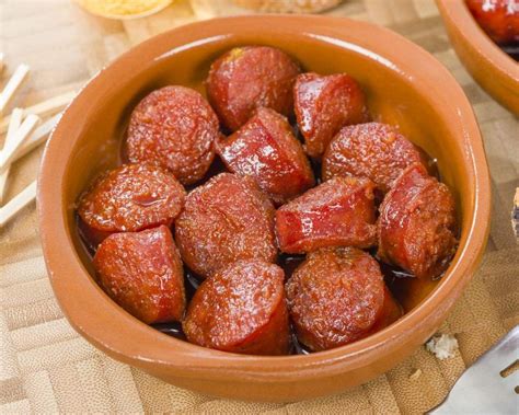 Cazuelita de chorizos a la sidra