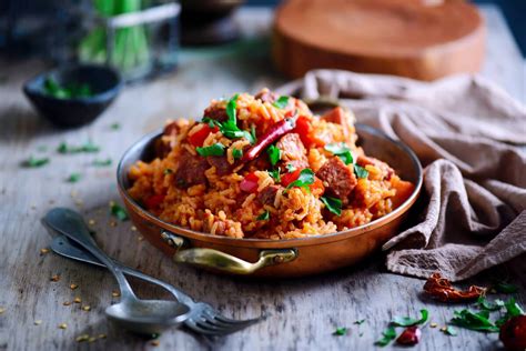 Plato de arroz con trozos de chorizo