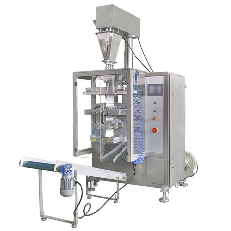 Flujo de proceso de una máquina de envasado vertical de formado, llenado y sellado (V-FFS) para snacks.
