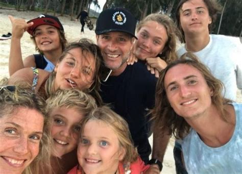 Maru Botana posando con su esposo y sus hijos